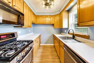 679 S Spring Rd, Elmhurst, IL 60126 - Photo 8