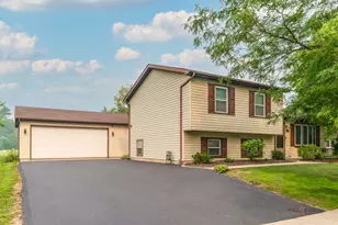916 Lorelei Dr, Zion, IL 60099 - Photo 1