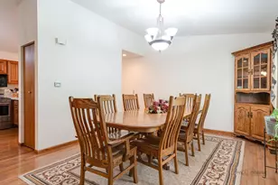 916 Lorelei Dr, Zion, IL 60099 - Photo 8