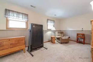 916 Lorelei Dr, Zion, IL 60099 - Photo 12