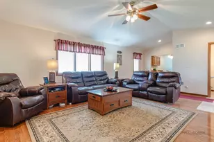 916 Lorelei Dr, Zion, IL 60099 - Photo 4