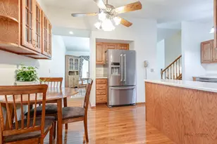 916 Lorelei Dr, Zion, IL 60099 - Photo 6