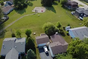 916 Lorelei Dr, Zion, IL 60099 - Photo 2