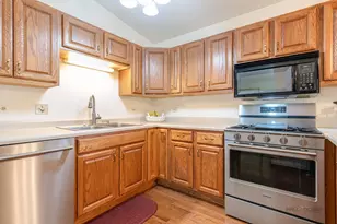 916 Lorelei Dr, Zion, IL 60099 - Photo 4