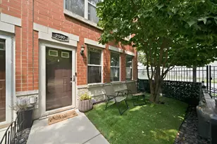 2502 S Calumet Ave, Chicago, IL 60616 - Photo 2