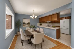 1697 Pebble Beach Dr, Hoffman Estates, IL 60169 - Photo 6