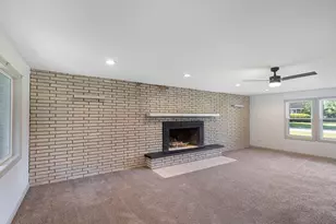 [Address not provided], Elgin, IL 60120 - Photo 10
