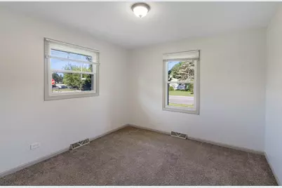 [Address not provided], Elgin, IL 60120 - Photo 4