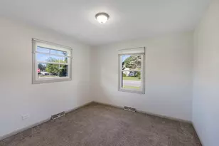 [Address not provided], Elgin, IL 60120 - Photo 4