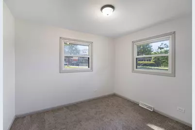 [Address not provided], Elgin, IL 60120 - Photo 6