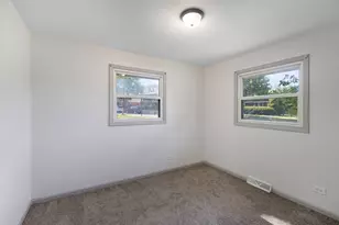 [Address not provided], Elgin, IL 60120 - Photo 6
