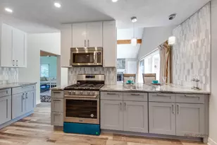 11335 Bayberry Dr, Roscoe, IL 61073 - Photo 8