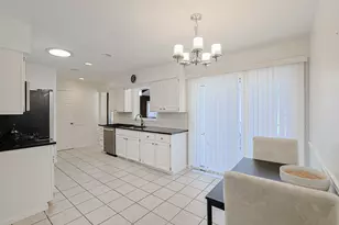 521 Edgewood Ln, Elk Grove Village, IL 60007 - Photo 8