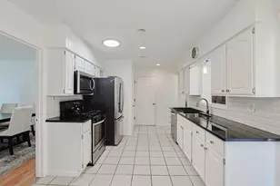 521 Edgewood Ln, Elk Grove Village, IL 60007 - Photo 6