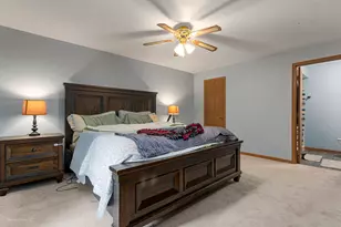 196 Saenz Ln, Joliet, IL 60436 - Photo 10