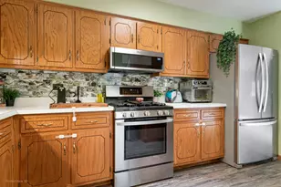 196 Saenz Ln, Joliet, IL 60436 - Photo 8