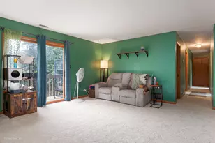 196 Saenz Ln, Joliet, IL 60436 - Photo 2