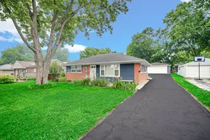 319 Sauganash St, Park Forest, IL 60466 - Photo 1