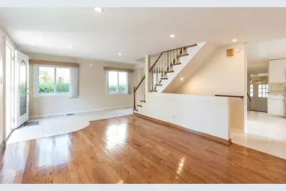 919 Greenwood Avenue, Deerfield, IL 60015 - Photo 2