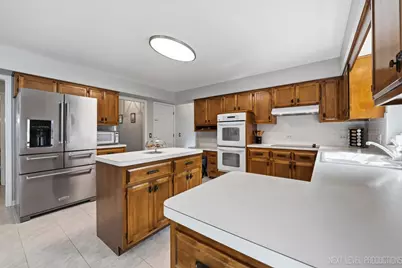 832 Wexford Court, Naperville, IL 60540 - Photo 10