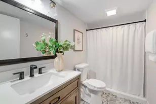270 Lagoon Dr, Northfield, IL 60093 - Photo 18