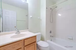 1002 Kensington Dr, Northbrook, IL 60062 - Photo 24