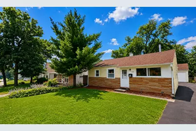 334 S Seymour Avenue, Mundelein, IL 60060 - Photo 2