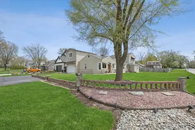 117 Sunrise Avenue, Willowbrook, IL 60527 - Photo 2