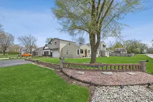 117 Sunrise Ave, Willowbrook, IL 60527 - Photo 2
