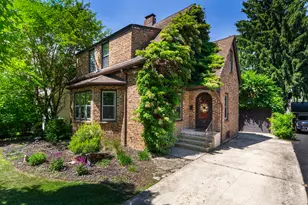 815 N Eagle St, Naperville, IL 60563 - Photo 1