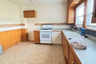 336 4th St, Dallas City, IL 62330 - Photo 8