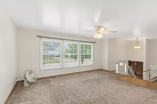 610 W Burning Tree Ln, Arlington Heights, IL 60004 - Photo 4