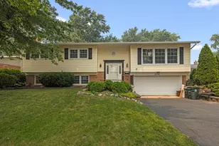 610 W Burning Tree Ln, Arlington Heights, IL 60004 - Photo 1