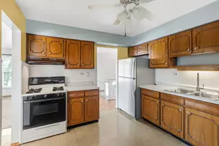 610 W Burning Tree Ln, Arlington Heights, IL 60004 - Photo 6