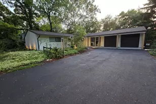 3S220 Blackcherry Ln, Glen Ellyn, IL 60137 - Photo 1