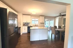 1316 Chalfont Dr, Schaumburg, IL 60194 - Photo 4