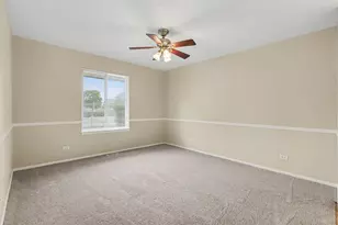 395 Springlake Ln, Aurora, IL 60504 - Photo 12