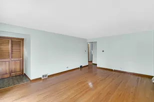 923 E 158th St, Dolton, IL 60419 - Photo 6
