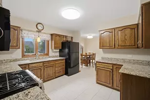 243 N Delany Rd, Gurnee, IL 60031 - Photo 10