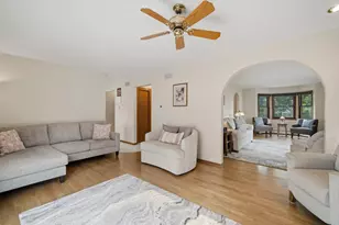 243 N Delany Rd, Gurnee, IL 60031 - Photo 6