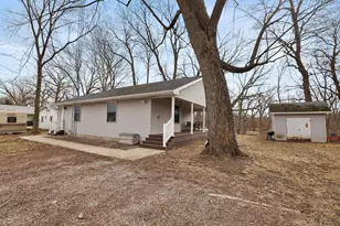 204 S Henry St, Ashkum, IL 60911 - Photo 2