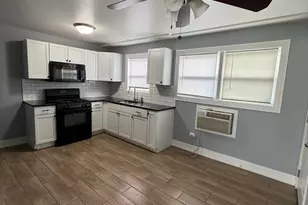 8700 S 82nd Ct, Hickory Hills, IL 60457 - Photo 6