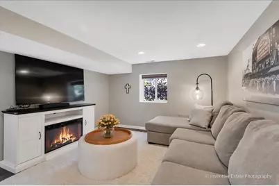 331 W Hillside Avenue, Elmhurst, IL 60126 - Photo 16