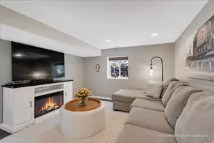 331 W Hillside Ave, Elmhurst, IL 60126 - Photo 16