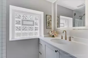331 W Hillside Ave, Elmhurst, IL 60126 - Photo 14