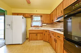 11132 84th Pl, Willow Springs, IL 60480 - Photo 8