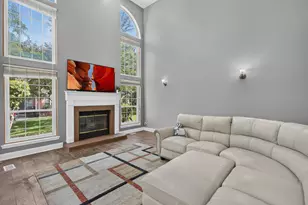 197 Rob Roy Ct, Schaumburg, IL 60194 - Photo 2