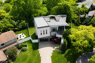 220 Astor Pl, Northbrook, IL 60062 - Photo 2