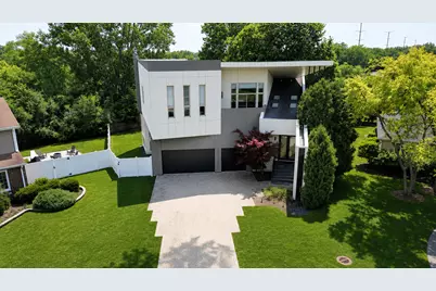 220 Astor Place, Northbrook, IL 60062 - Photo 1