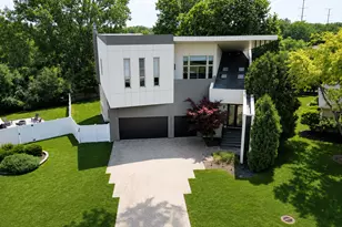220 Astor Pl, Northbrook, IL 60062 - Photo 1
